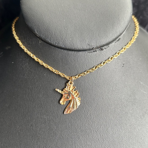 VINTAGE RARE 1970’s 18K GOLD PLATED UNICORN NECKLACE ROPE CHAIN DIAMOND CUT - Picture 1 of 4